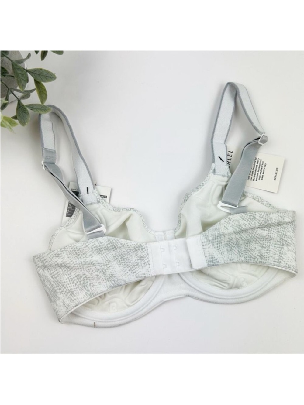 Berlei High Performance Underwire Sports Bra Size 32C White/Grey - Picture 4 of 4
